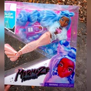 Mermaze Mermaidz Color Change Shellnelle Mermaid Fashion Doll with Accessories